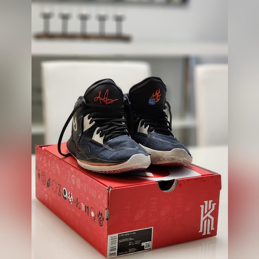 Kyrie Infinity Kid Size 5.5Y